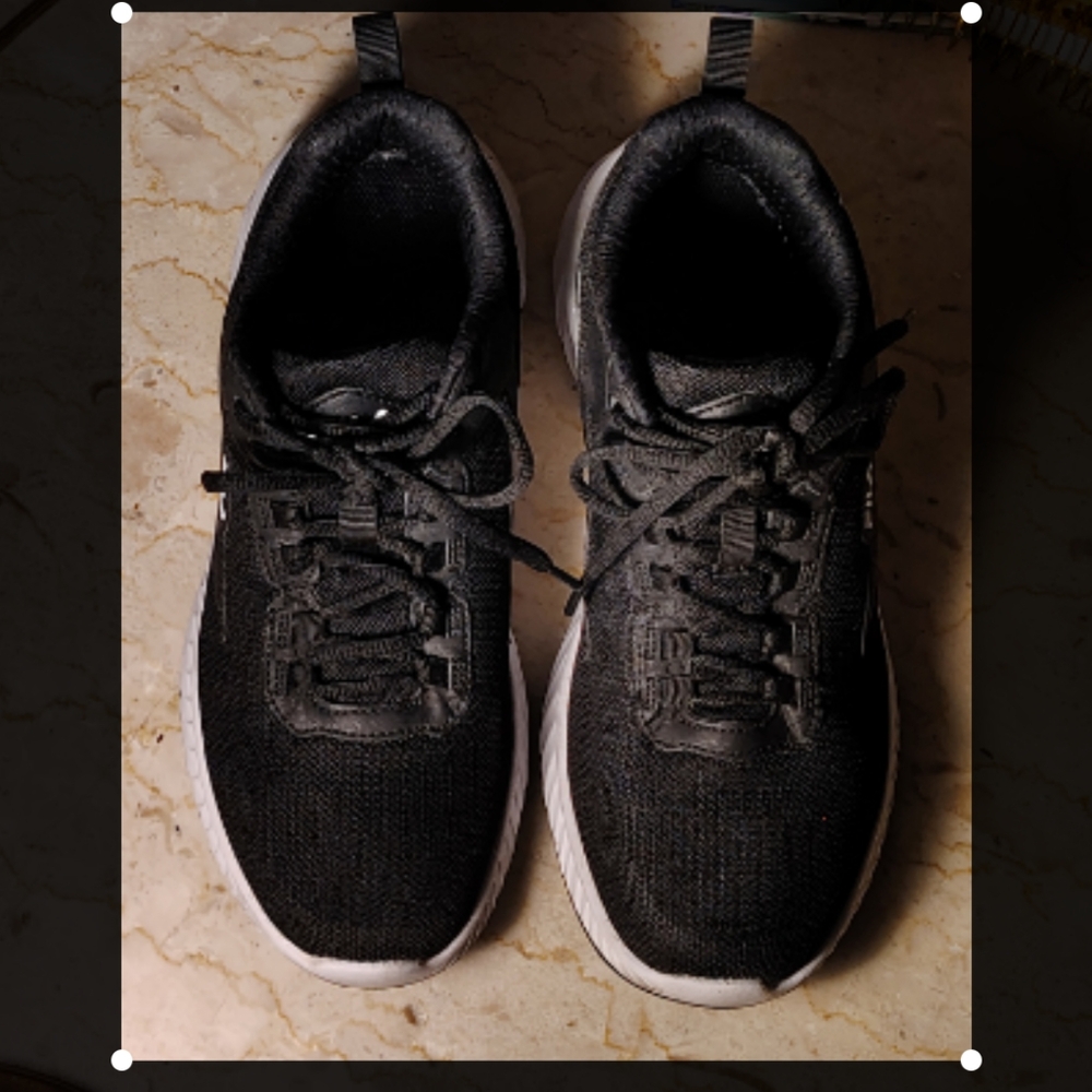 Fila Women's Black and White Athletic Shoes "Energized", Size 8.5, NEW !